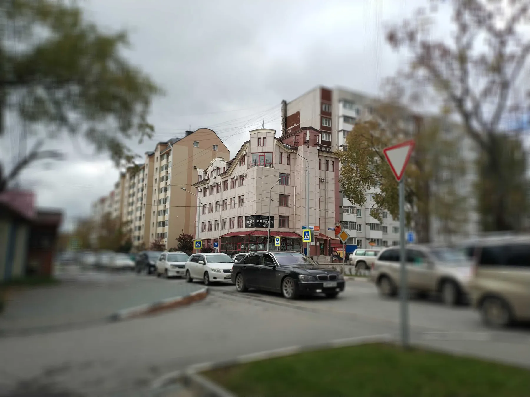 Фасад офисного здания на Дзержинского