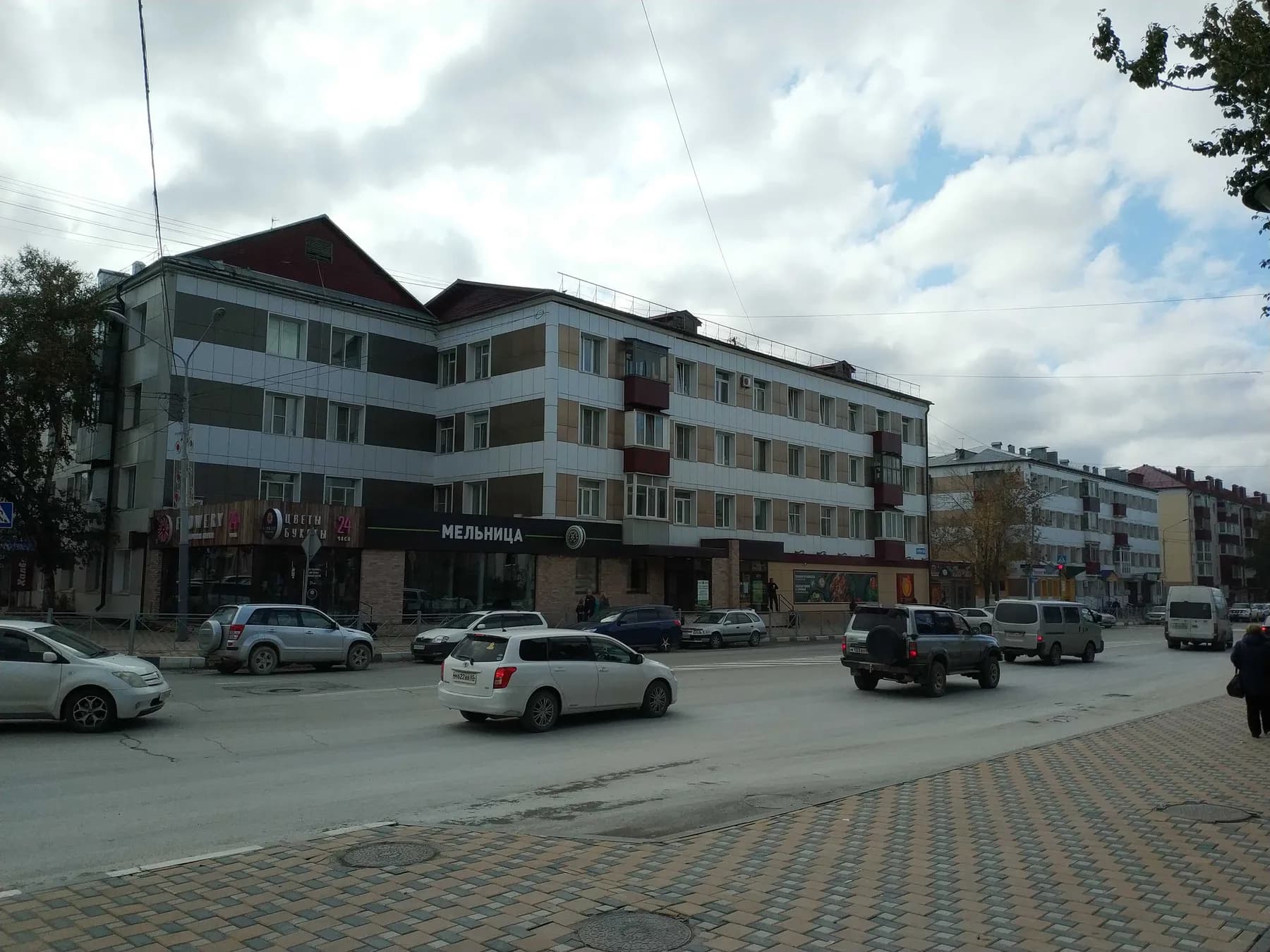 Фасад жилых домов на Сахалинской